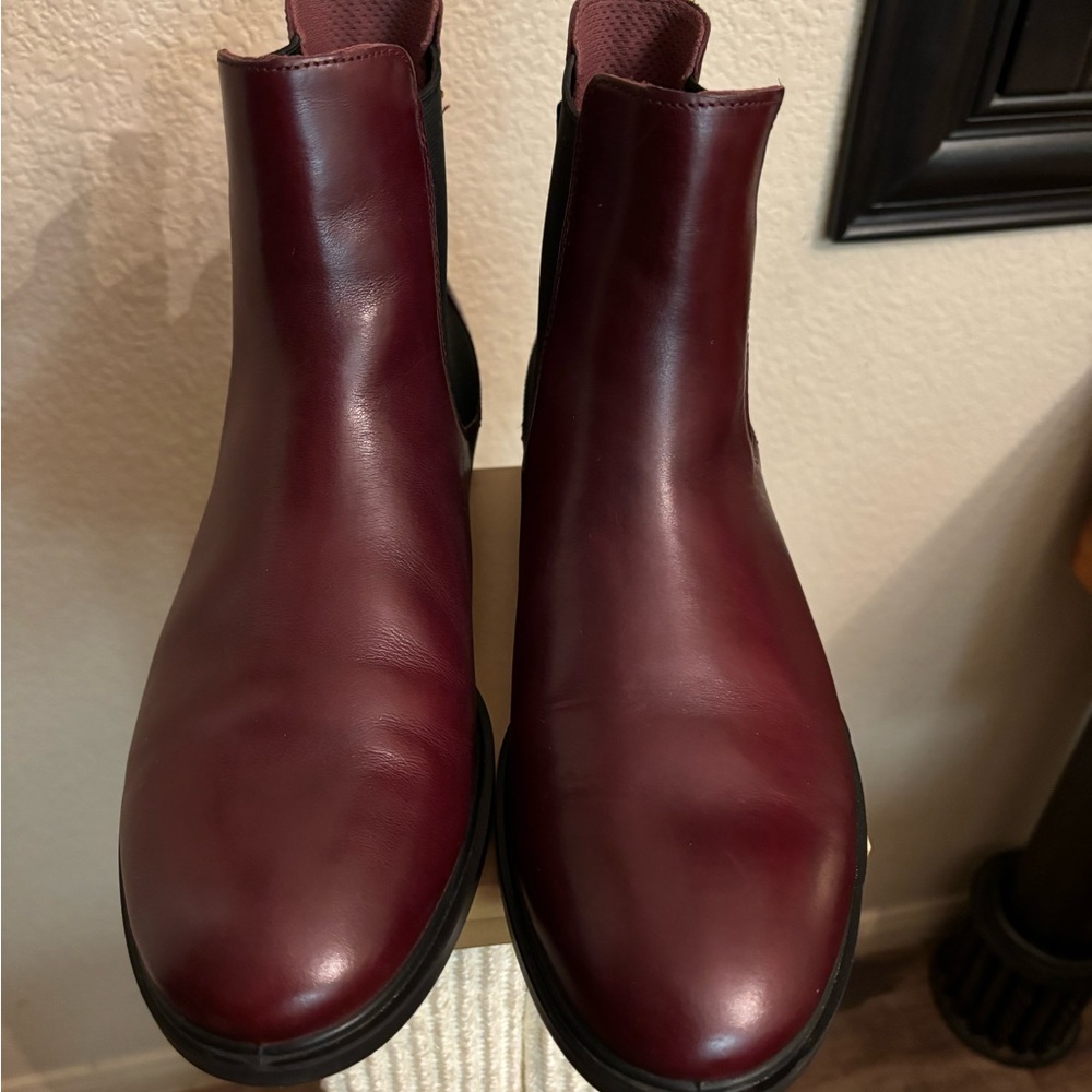 Women Ecco leather booties